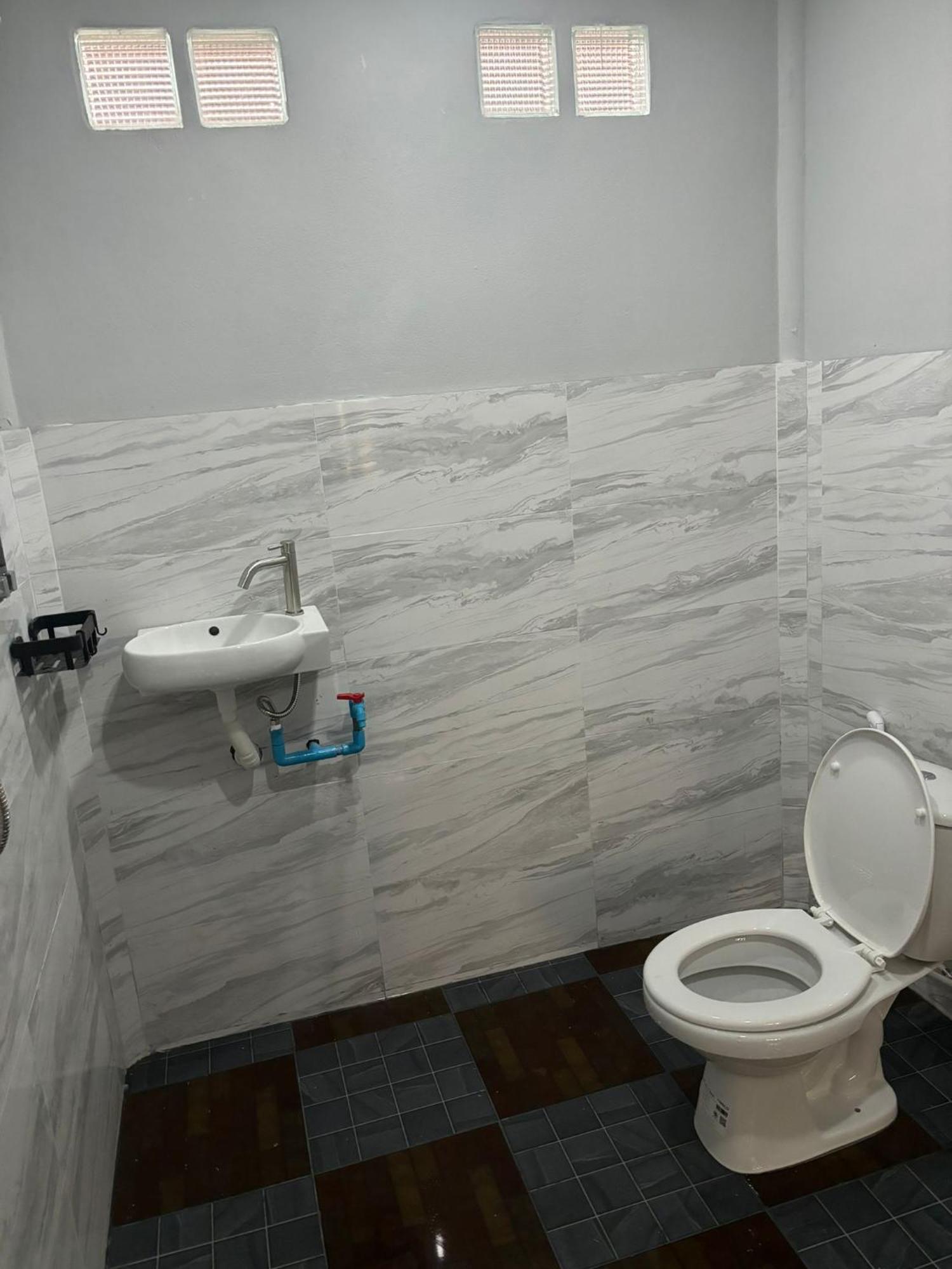 קו לנטה Tonmai Suites מראה חיצוני תמונה