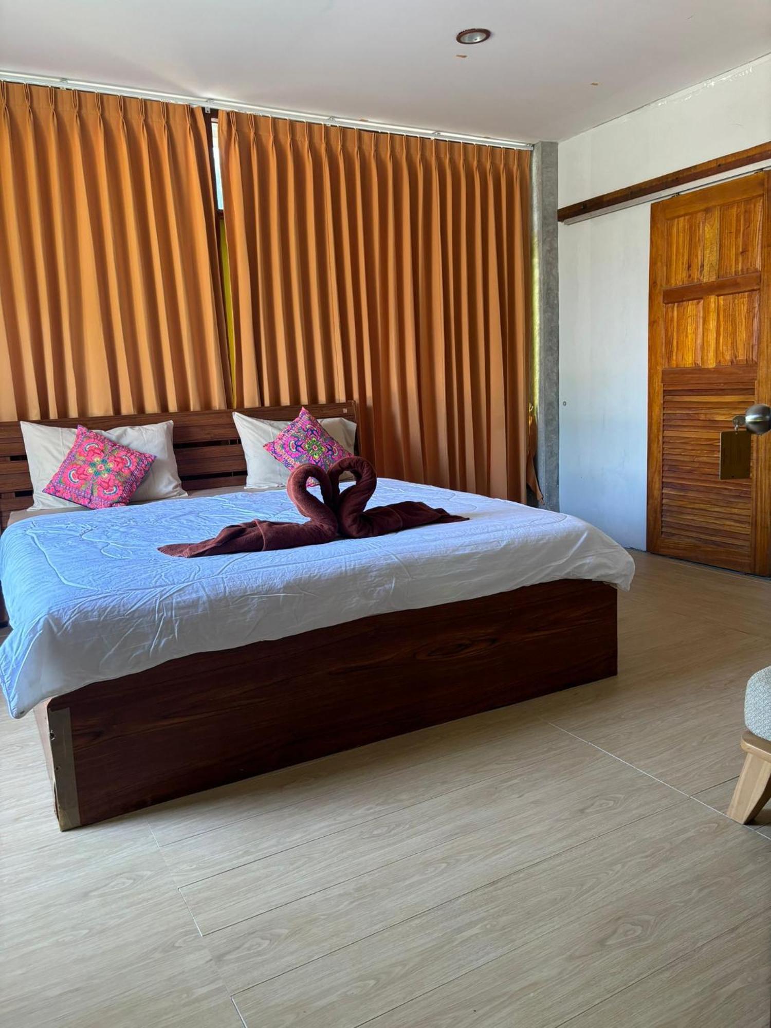 קו לנטה Tonmai Suites מראה חיצוני תמונה