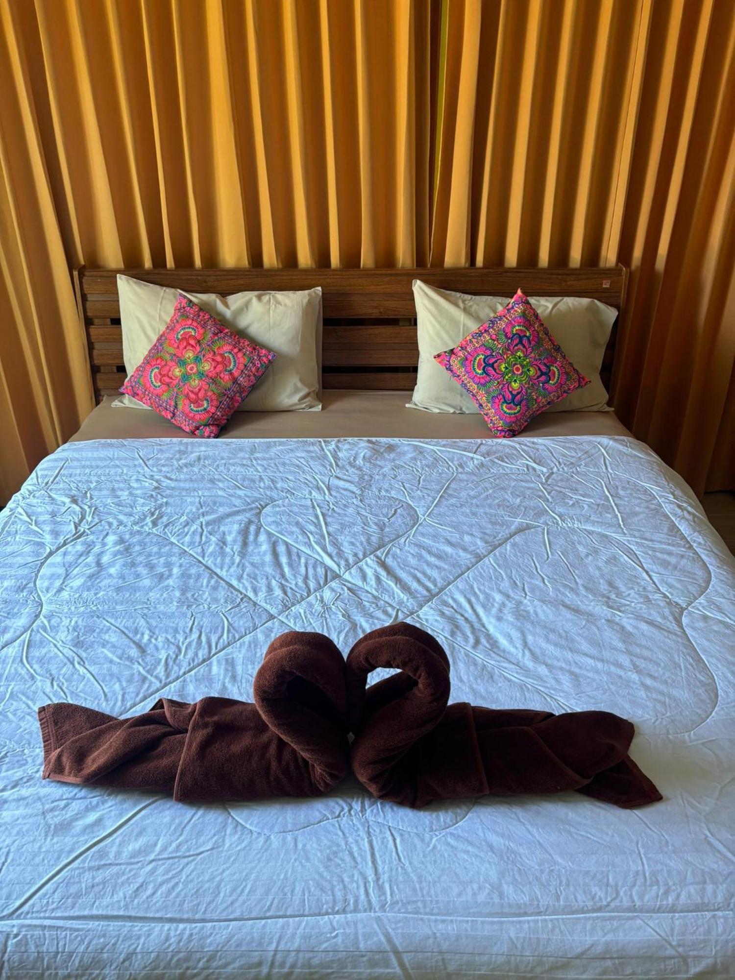 קו לנטה Tonmai Suites מראה חיצוני תמונה