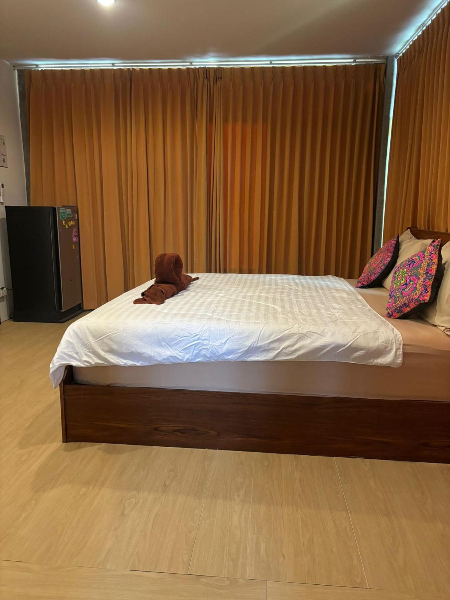 קו לנטה Tonmai Suites מראה חיצוני תמונה