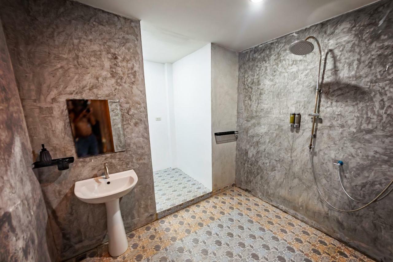 קו לנטה Tonmai Suites מראה חיצוני תמונה